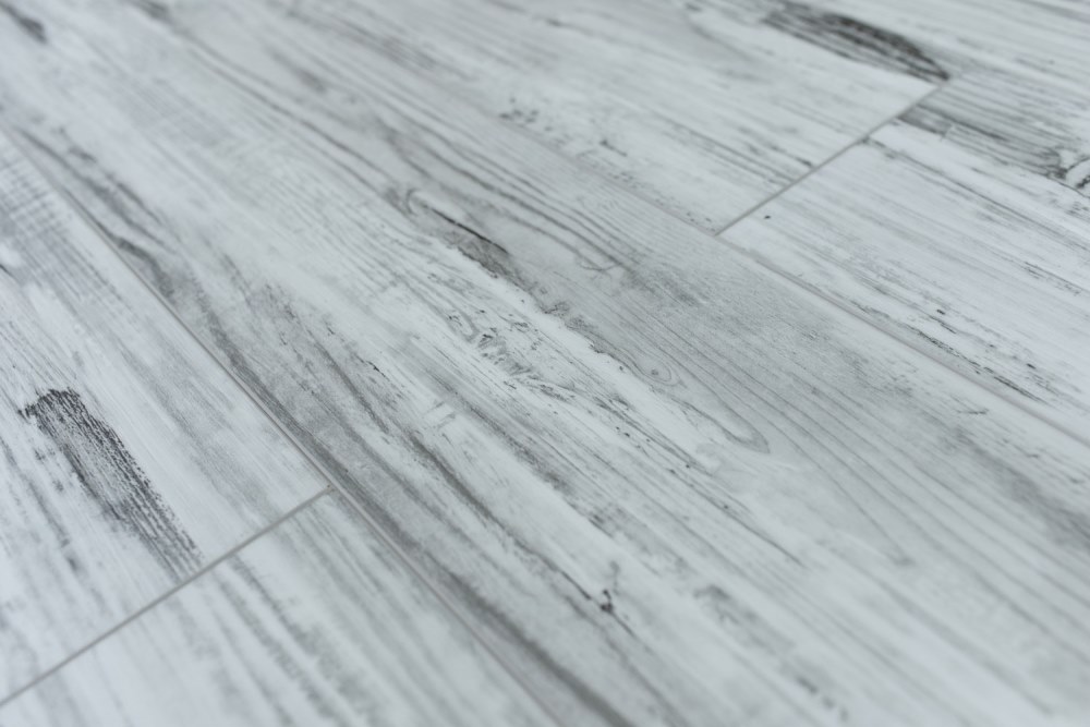 Замковая ПВХ плитка "Art Tile" Берёза Божоле (1220*152*5 мм) — купить в Омске