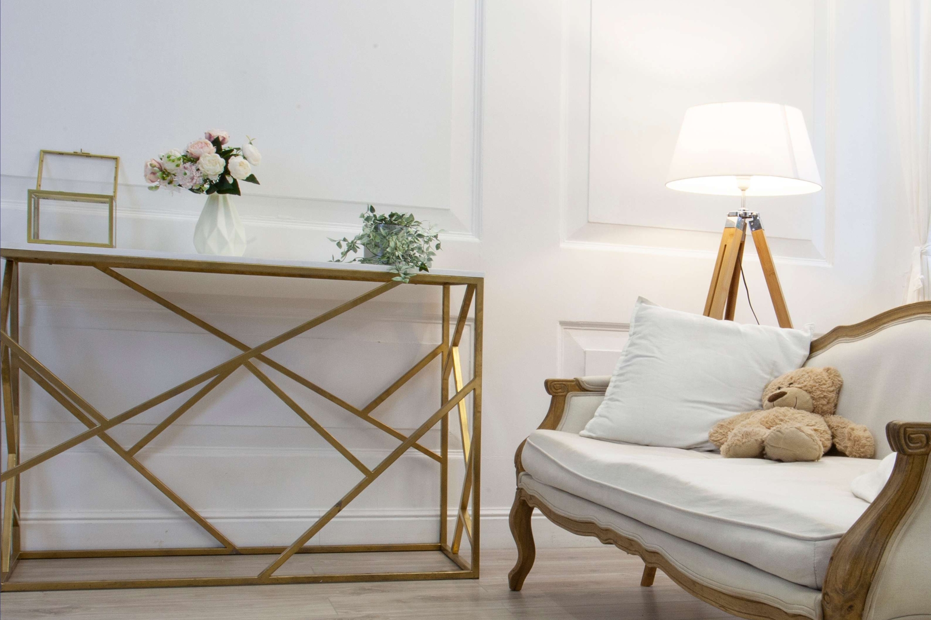 Усовершенствованная кварц-виниловая плитка «Damy Floor» Дуб Белый (1227*187*2,5 мм) — купить в Омске