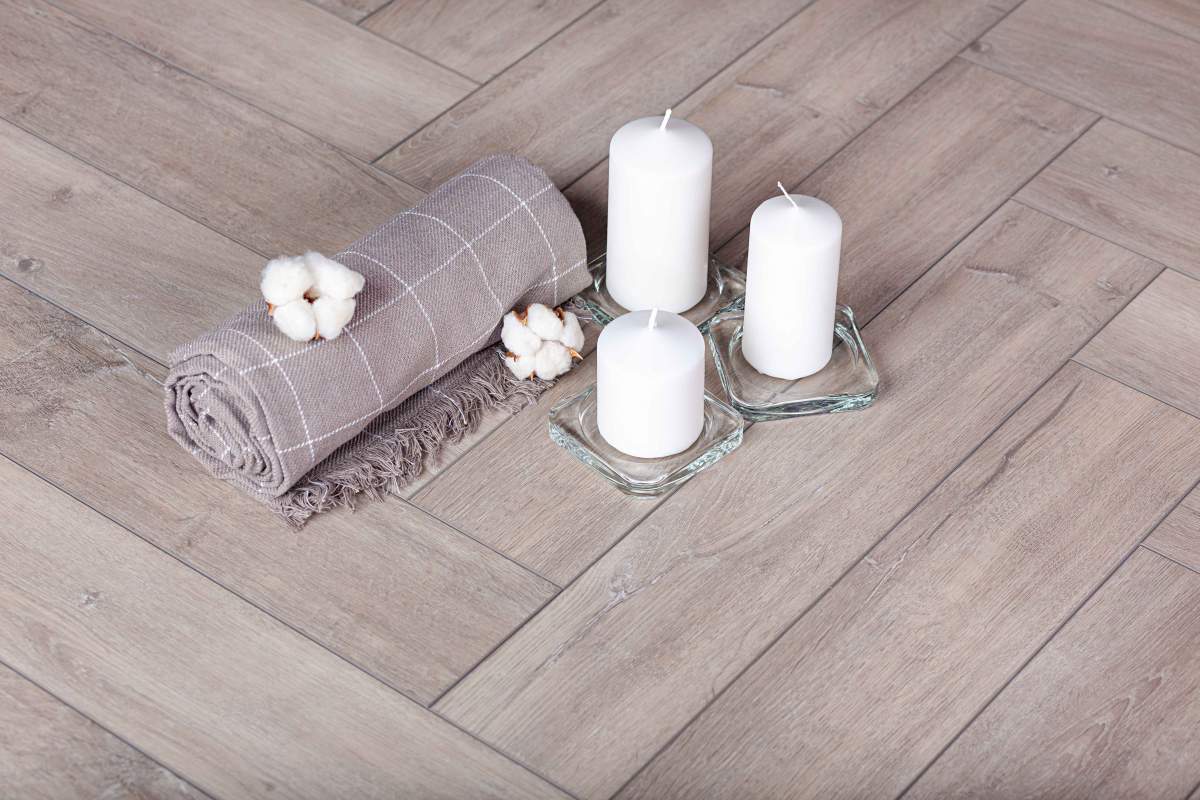 Замковая ПВХ плитка "Aberhof" Carmelita 1682 (615*123*5 мм) — купить в Омске