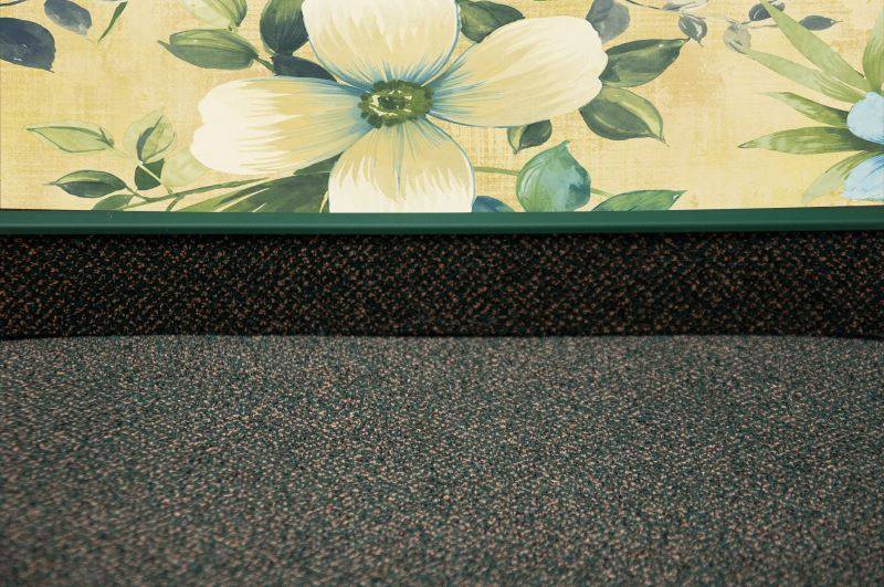 Плинтус для ковролина "Korner" Listwa зеленый (2500*13,8*50 мм) — купить в Омске