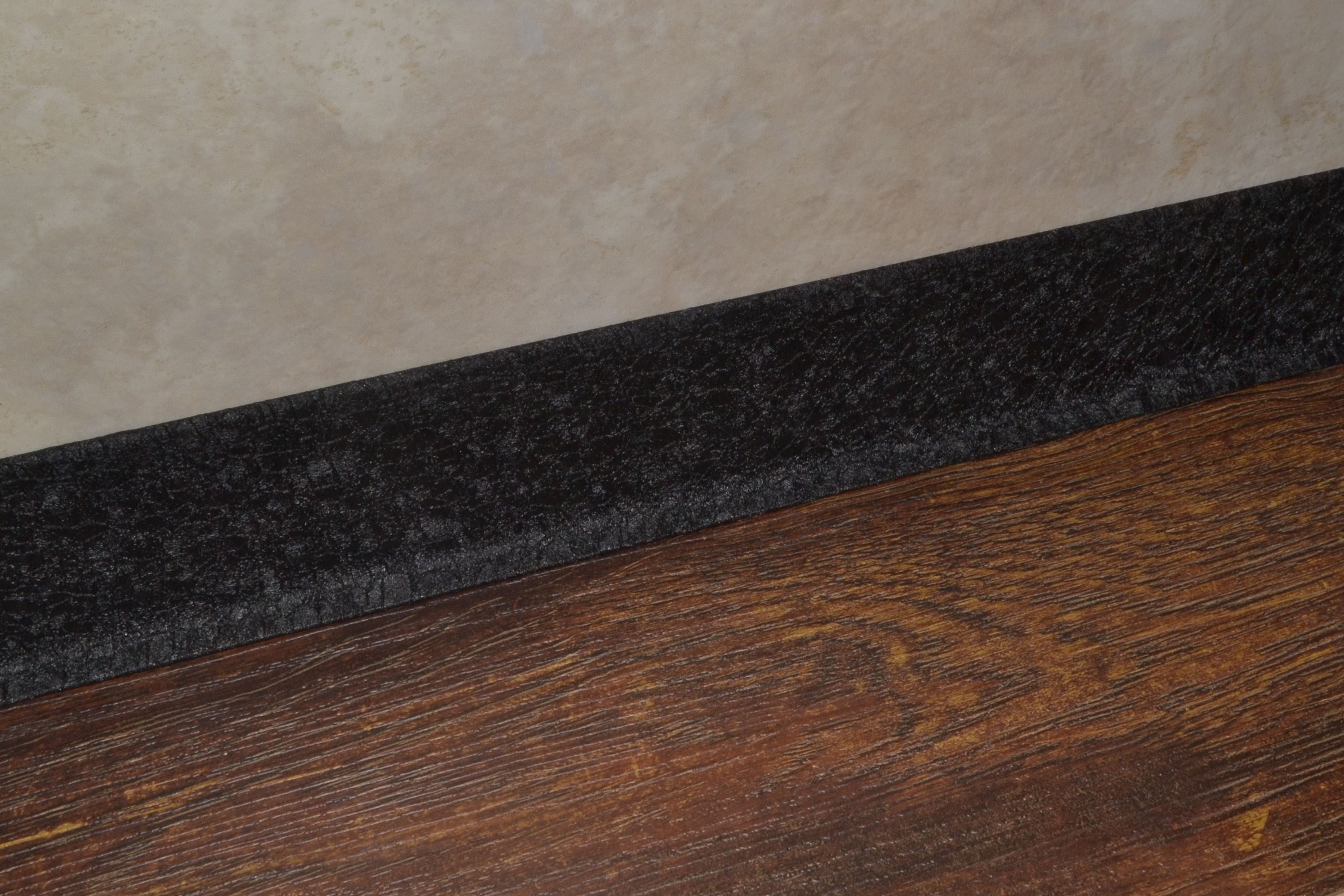 Плинтус алюминиевый L-образный текстура кожи черная (2500*11*60 мм) — купить в Омске