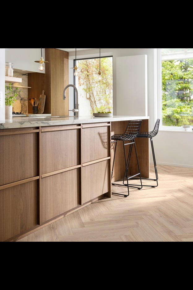 Замковая ПВХ плитка Blackjack Oak 22210 (630*126*6 мм) — купить в Омске