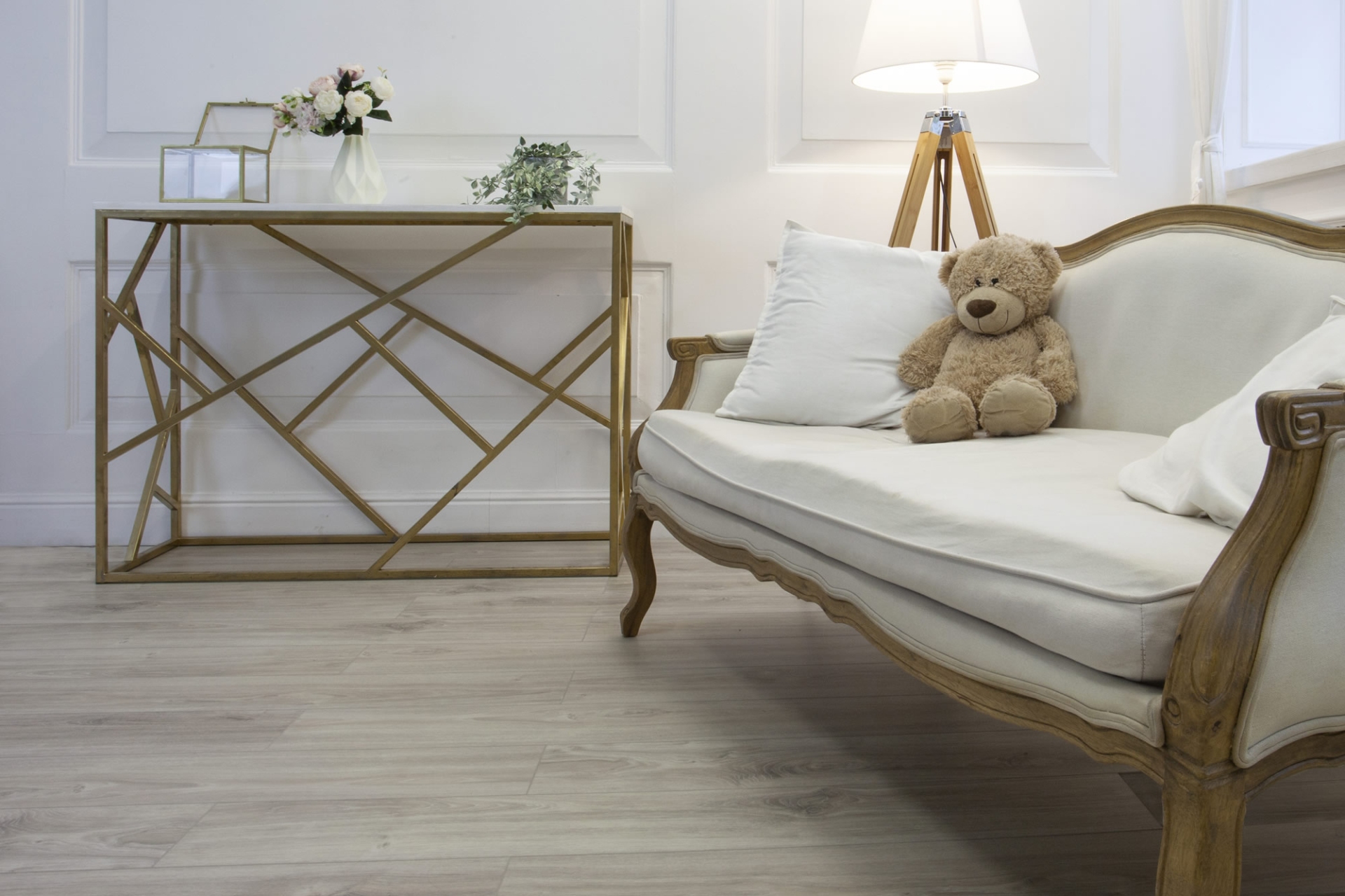 Усовершенствованная кварц-виниловая плитка «Damy Floor» Дуб Белый (1227*187*2,5 мм) — купить в Омске